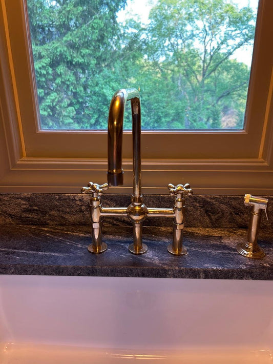 Brass Bathroom Faucet with Classic High-Arc Spout