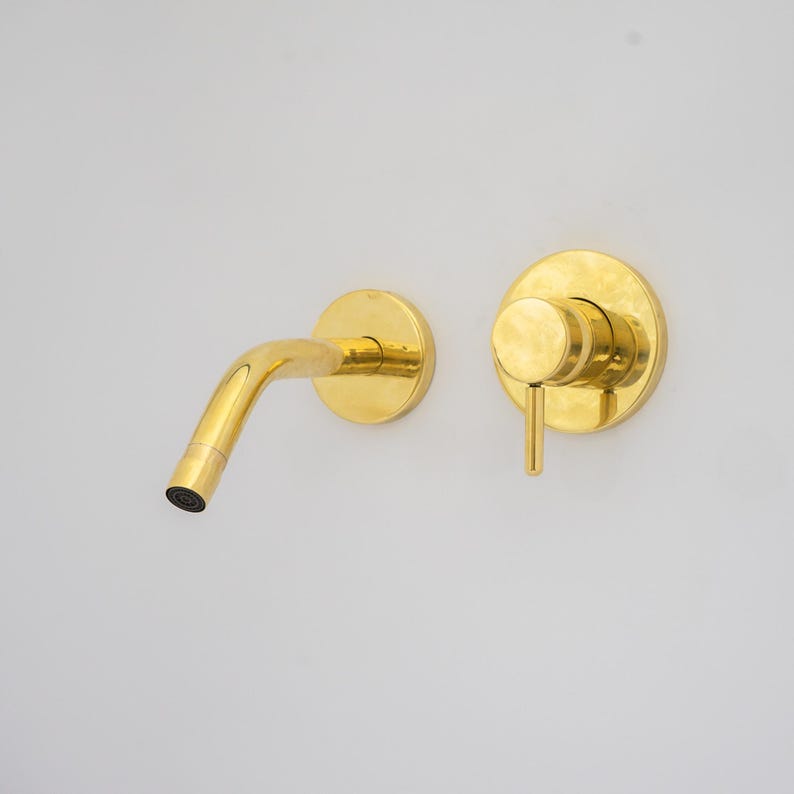 Single Handle Unlacquered Brass Wall Faucet Hot And Cold Water