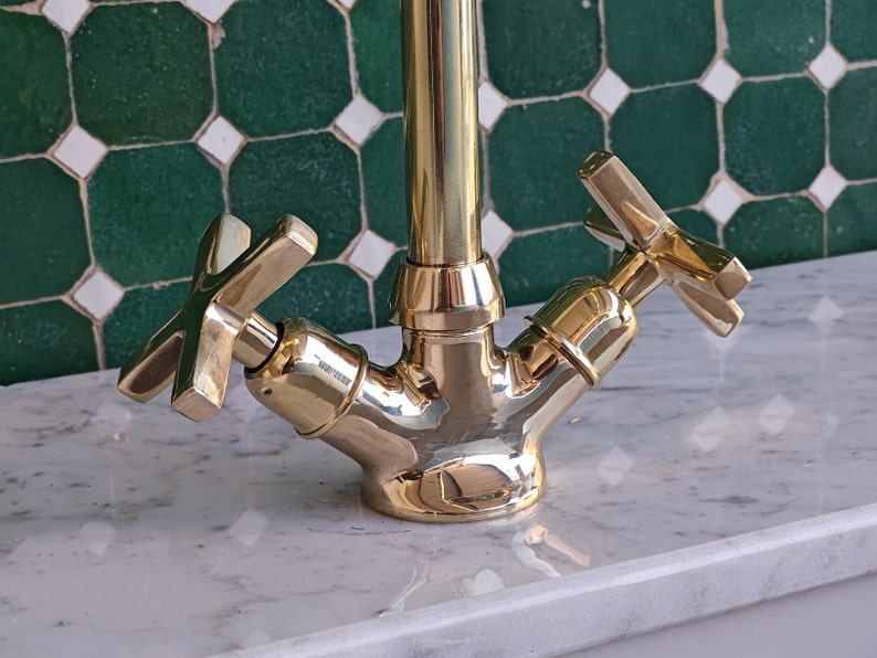 Brass Single-Hole Kitchen Faucet
