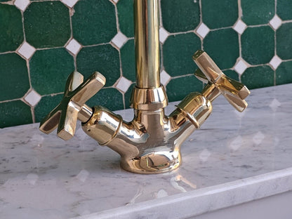 Brass Single-Hole Kitchen Faucet