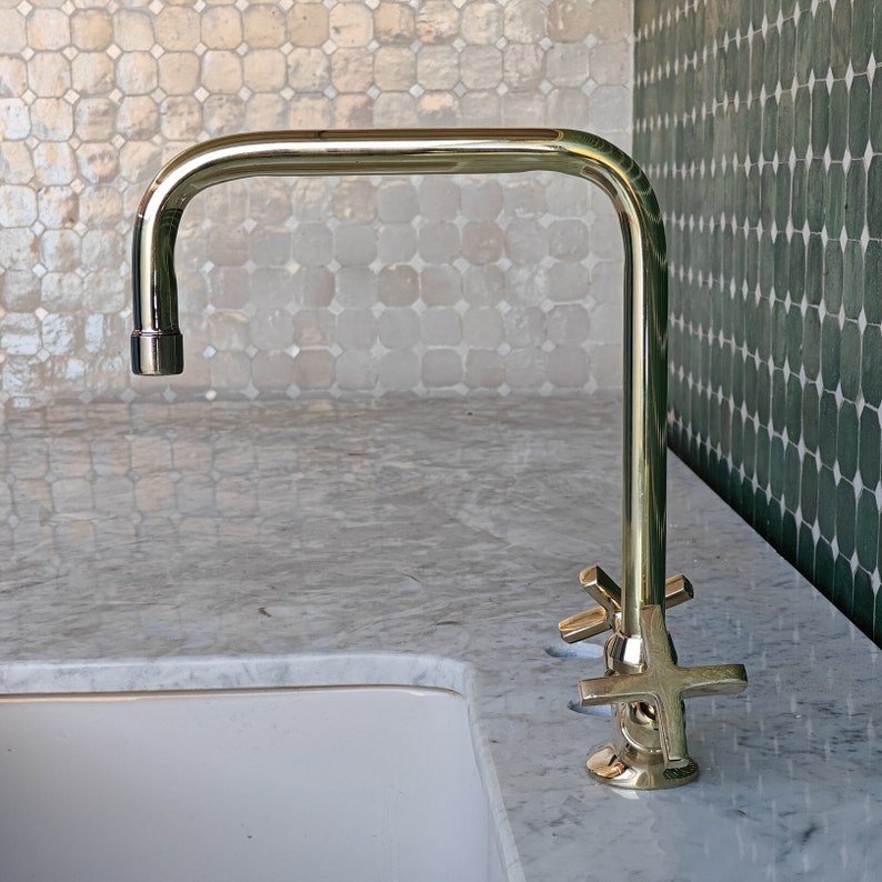 Brass Single-Hole Kitchen Faucet