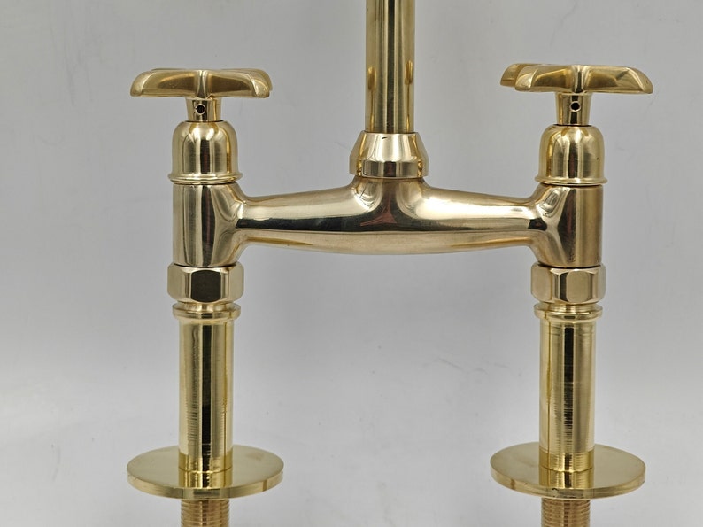 Polished Brass Swan Neck Vanity Tap