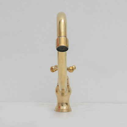 Single-Hole Brass Faucet – S-Curve Gooseneck Mixer