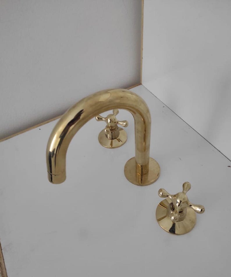 Handcrafted Classic Brass Bathroom Vanity Faucet