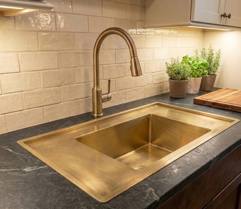 Single-Hole Brass Bathroom Faucet with Dual Cross Handles