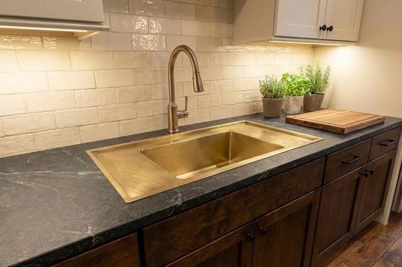 Single-Hole Brass Bathroom Faucet with Dual Cross Handles