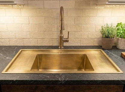 Single-Hole Brass Bathroom Faucet with Dual Cross Handles