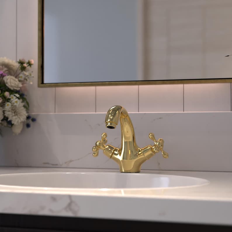 Brass Bathroom Faucet with Contoured Spout