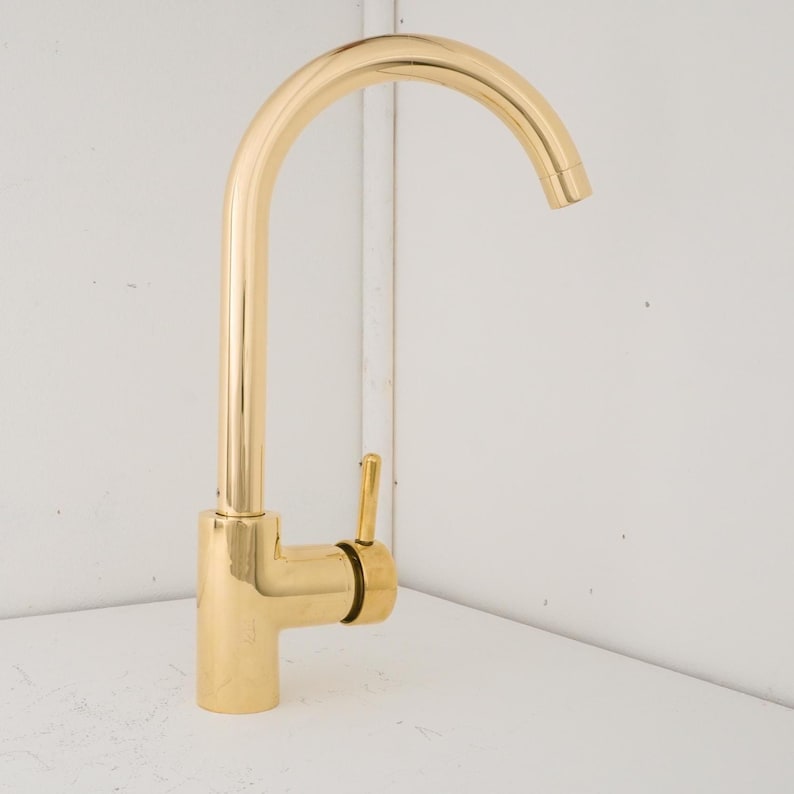 Single-Hole Brass Kitchen Faucet Minimalist Gooseneck Mixer