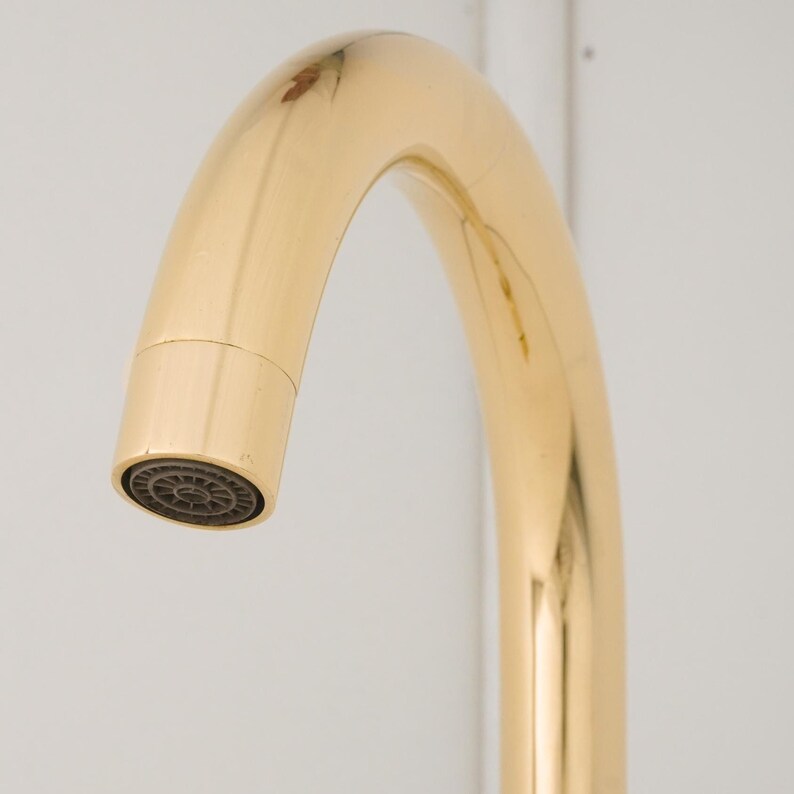 Single-Hole Brass Kitchen Faucet Minimalist Gooseneck Mixer