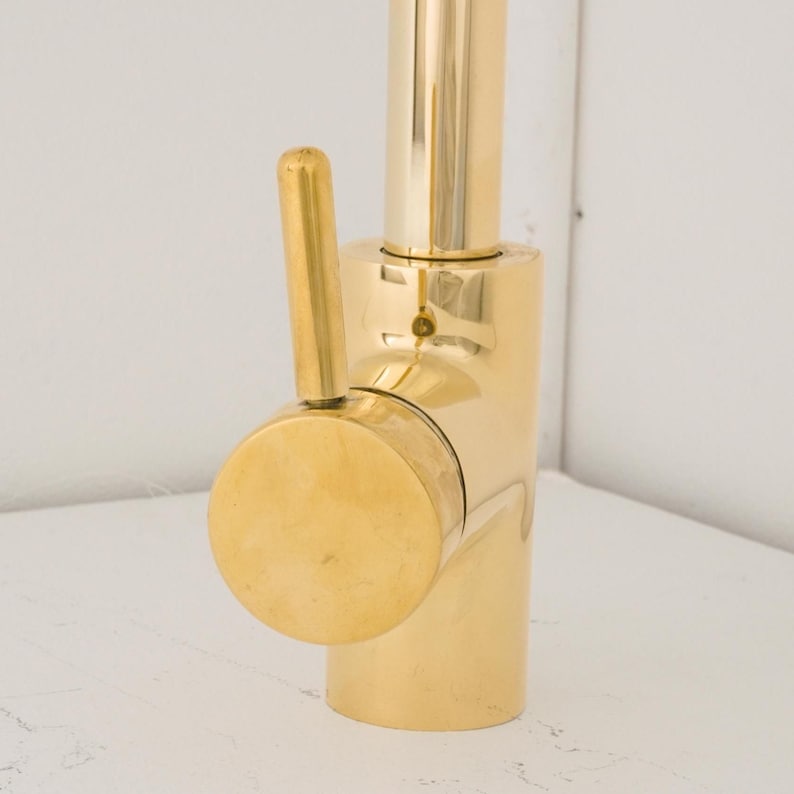 Single-Hole Brass Kitchen Faucet Minimalist Gooseneck Mixer
