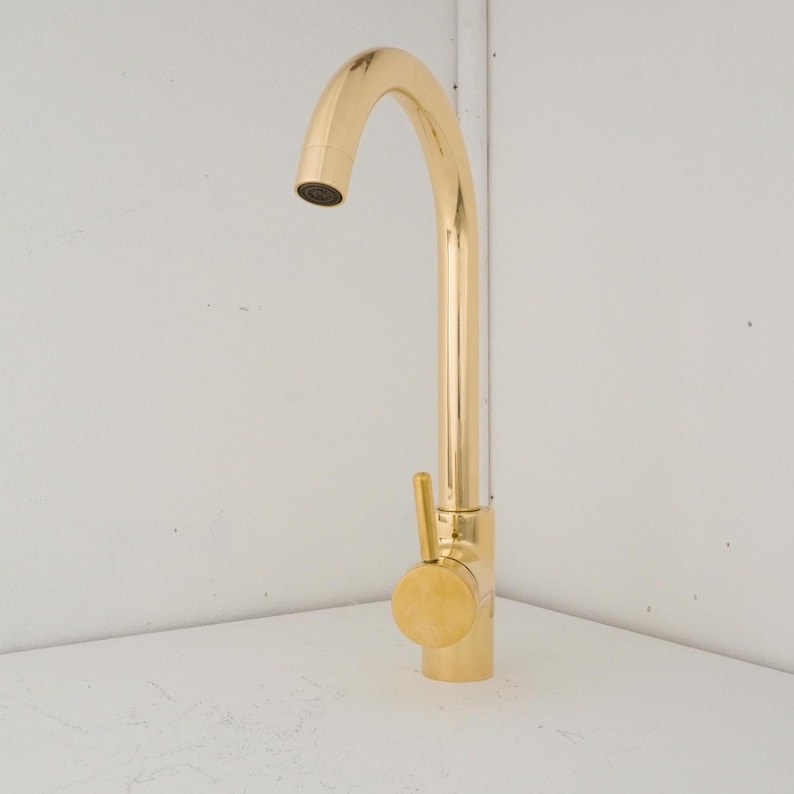 Single-Hole Brass Kitchen Faucet Minimalist Gooseneck Mixer