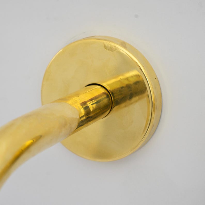 Single Handle Unlacquered Brass Wall Faucet Hot And Cold Water
