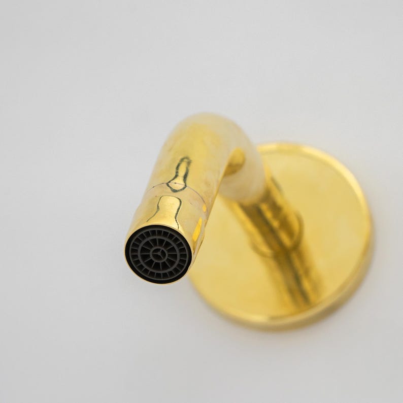Single Handle Unlacquered Brass Wall Faucet Hot And Cold Water