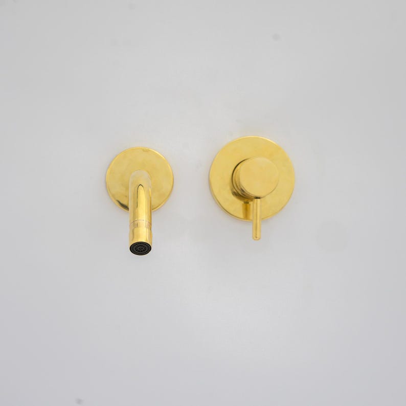 Single Handle Unlacquered Brass Wall Faucet Hot And Cold Water