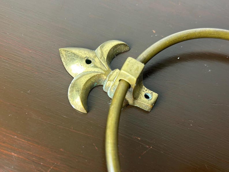 Brass Fleur-De-Lis Towel Ring Wall Mounted Bathroom Fixture