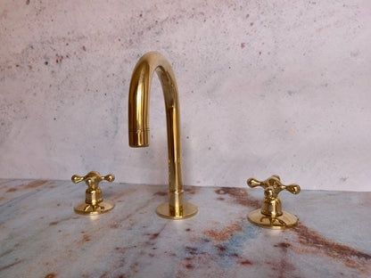 Minimalist Widespread Brass Bathroom Faucet