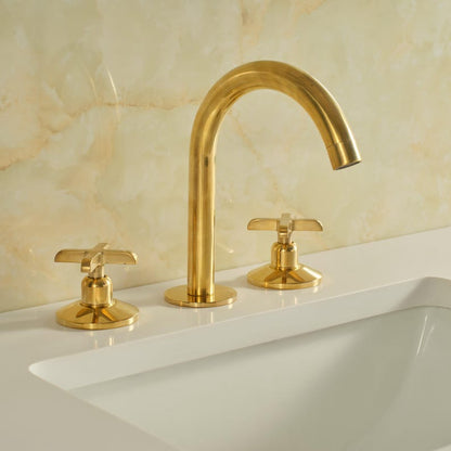 Polished Brass Widespread Bathroom Faucet