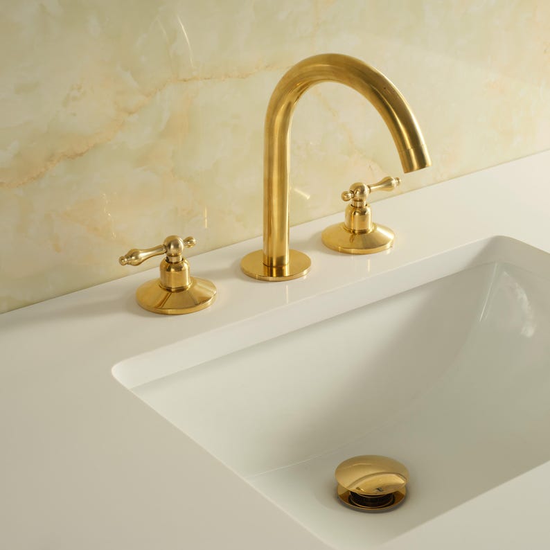 Polished Brass Widespread Bathroom Faucet