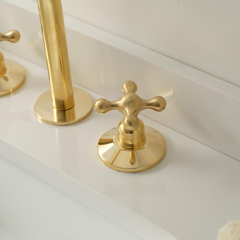 Polished Brass Widespread Bathroom Faucet