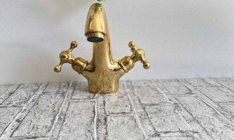 Luxury Gooseneck Solid Brass Bathroom Faucet