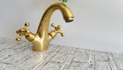 Luxury Gooseneck Solid Brass Bathroom Faucet