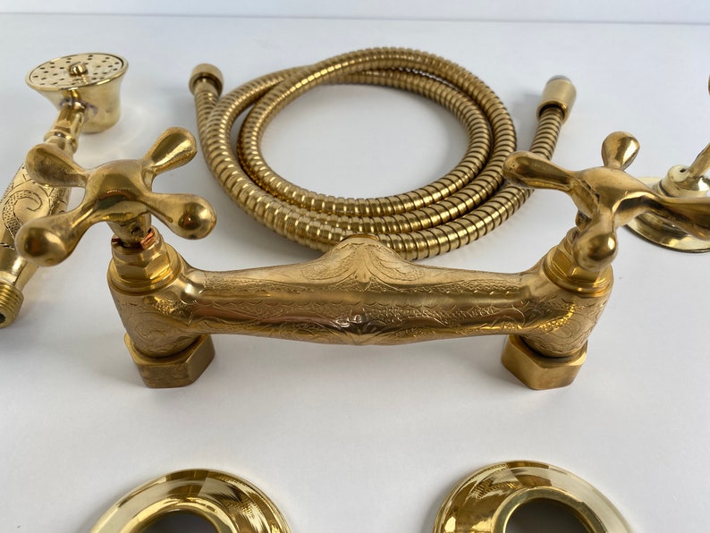 Solid Brass Single-Handle Shower System Featuring