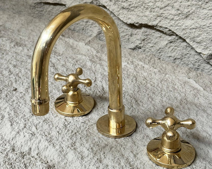 Classic Gold Gooseneck Vanity Tap Set