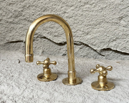 Classic Gold Gooseneck Vanity Tap Set
