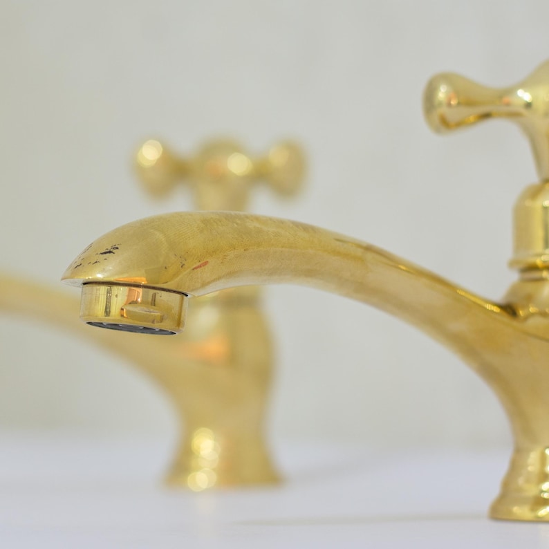 Polished Brass Widespread Bathroom Faucet
