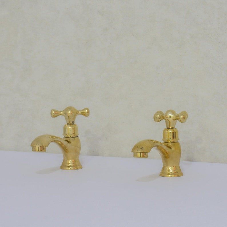 Polished Brass Widespread Bathroom Faucet