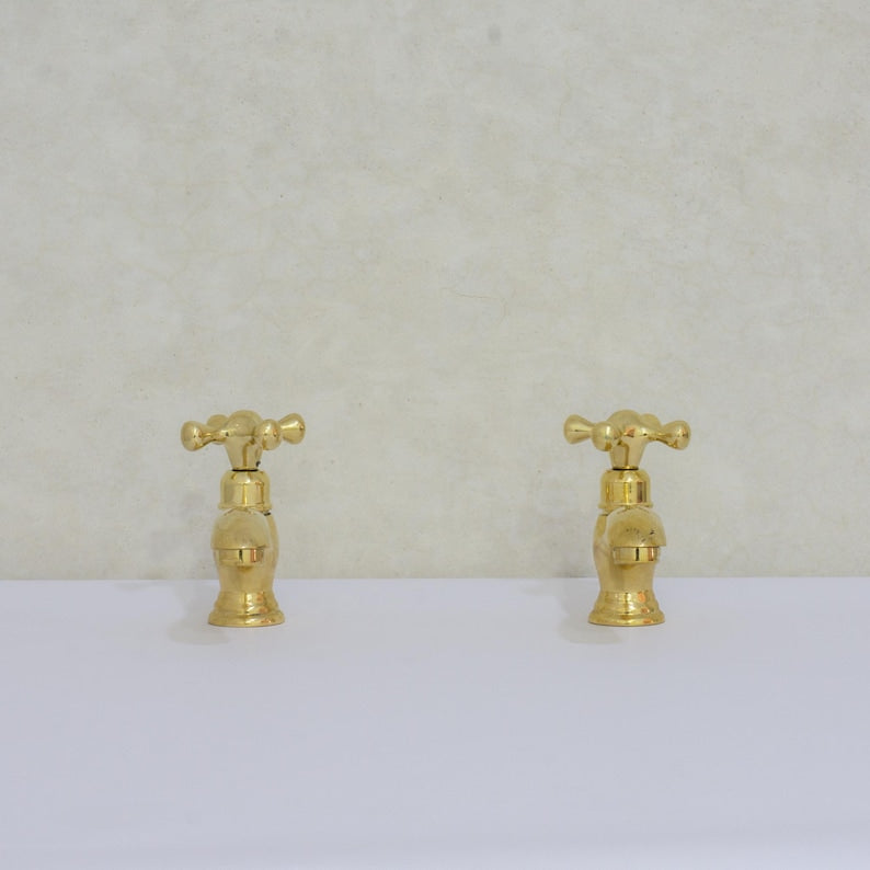 Polished Brass Widespread Bathroom Faucet