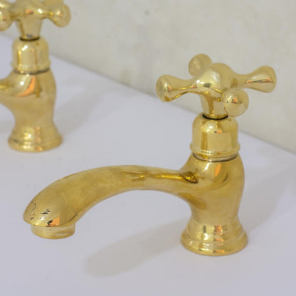 Polished Brass Widespread Bathroom Faucet