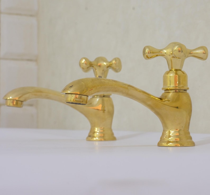 Polished Brass Widespread Bathroom Faucet