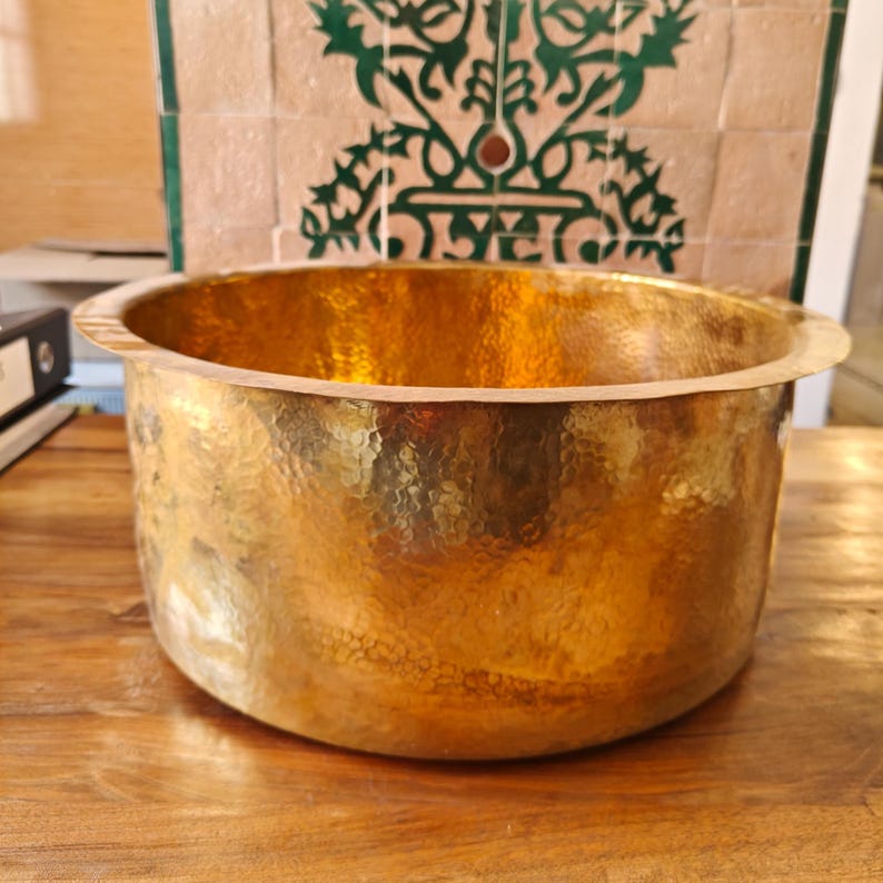 Hammered Brass Deep Round Basin