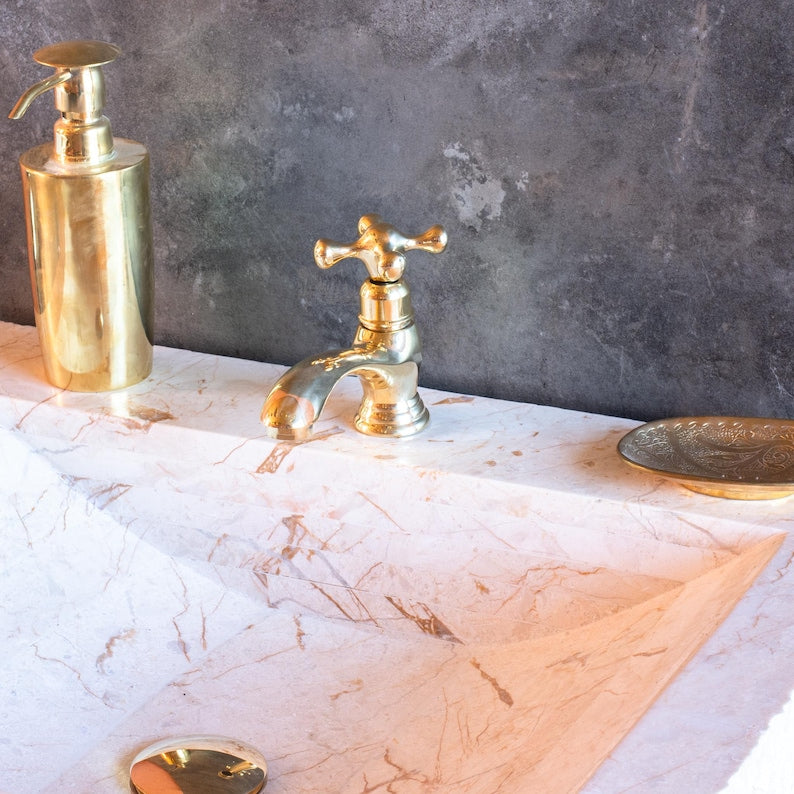 Polished Brass Widespread Bathroom Faucet